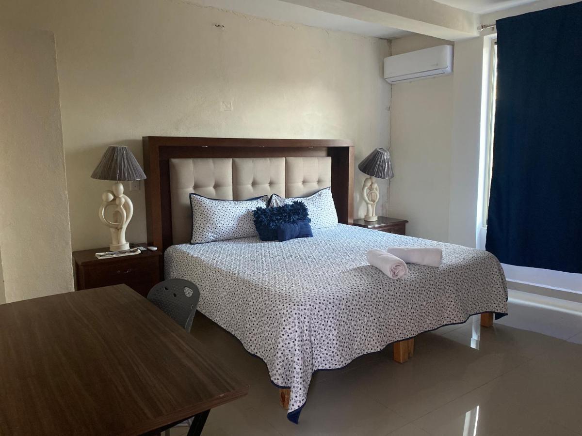 Hotel Maria Elenena El Fresno 外观 照片